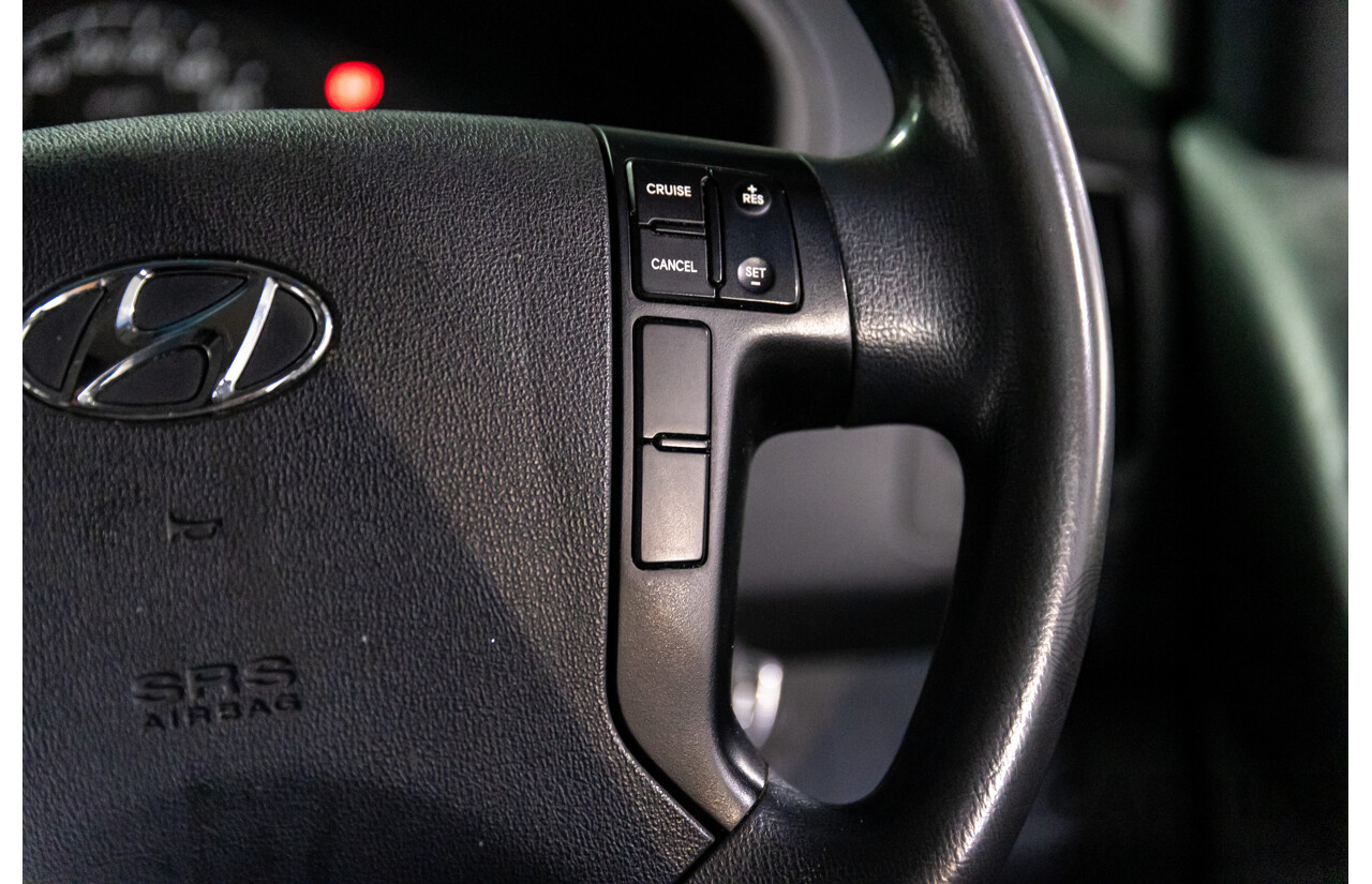 08/2017 Hyundai Iload 3S Liftback (RWD) TQ Series 2 (TQ3) MY18 4d Van Polar White Turbo Diesel 2.5L