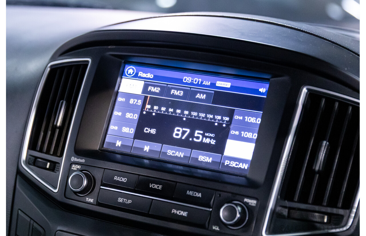 08/2017 Hyundai Iload 3S Liftback (RWD) TQ Series 2 (TQ3) MY18 4d Van Polar White Turbo Diesel 2.5L