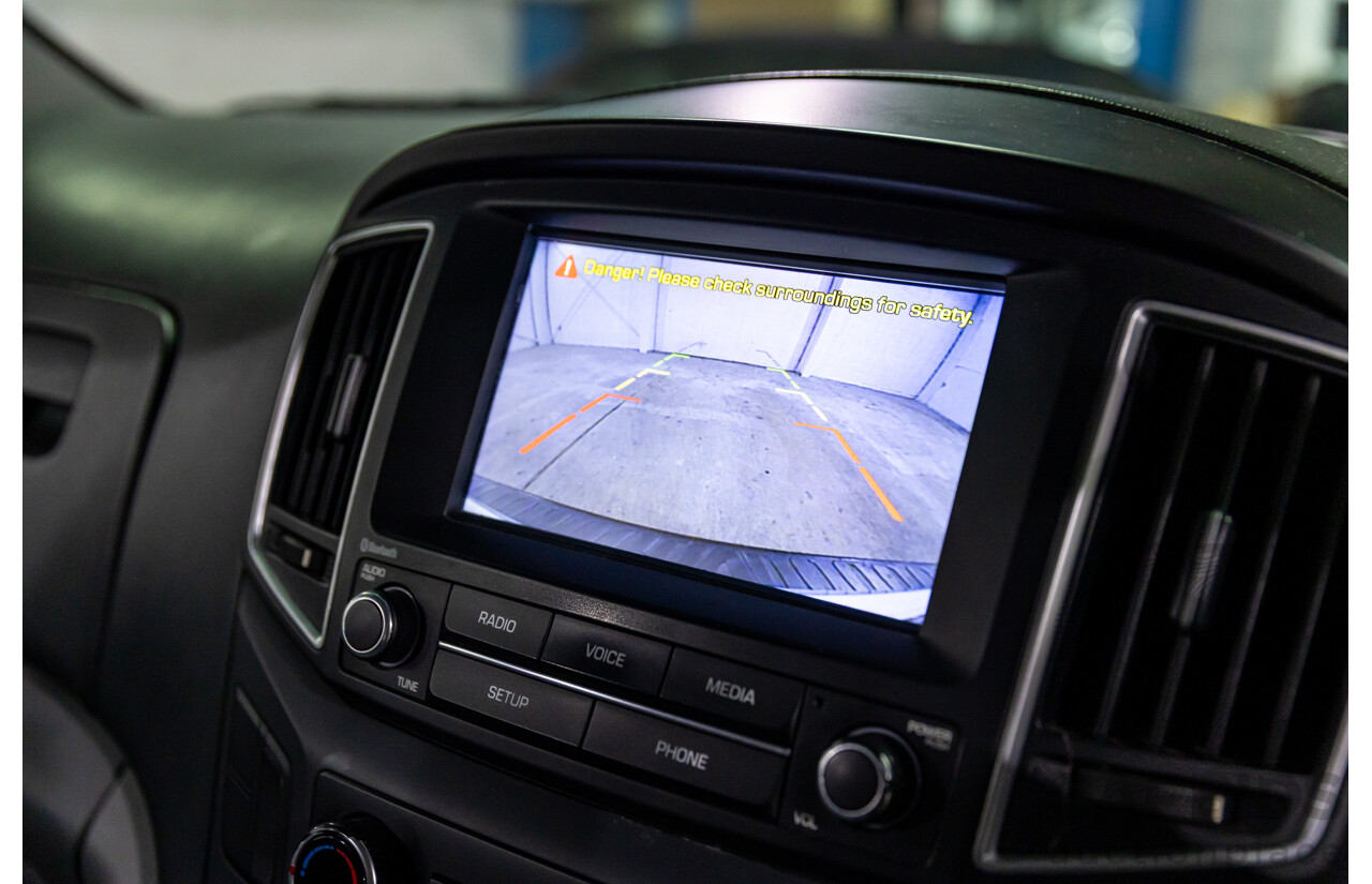 08/2017 Hyundai Iload 3S Liftback (RWD) TQ Series 2 (TQ3) MY18 4d Van Polar White Turbo Diesel 2.5L