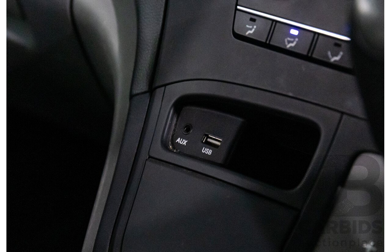 08/2017 Hyundai Iload 3S Liftback (RWD) TQ Series 2 (TQ3) MY18 4d Van Polar White Turbo Diesel 2.5L