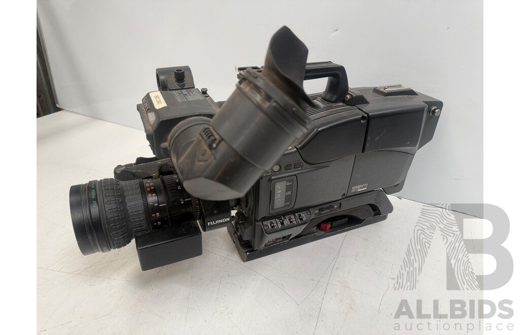 2x Sony Model DXC D50 WSP,DXF 801CE View Finder. Fujinon Lens 19 X 8.7brm X 2 Base Plate +Sony DSR 570 WSP. ViewFinder,FUJINON 14 X 8.5brm X 2 Base Plate +Sony AC Adaptor 26 Pin to 26pin Cable, 26pin to 14 Pin Cable, Power 4pin to 4pin.