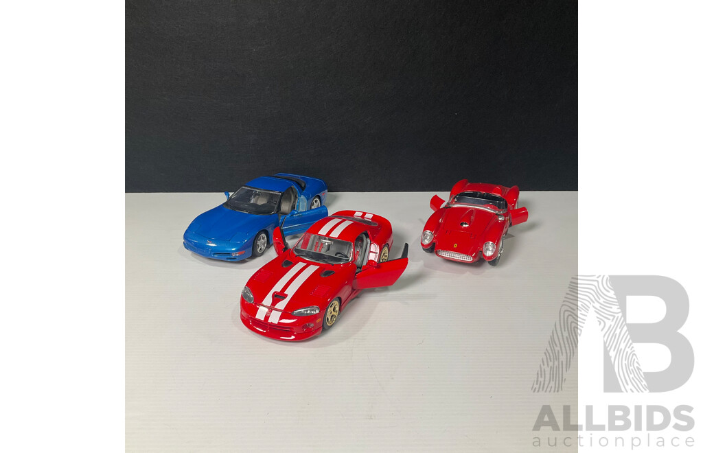 Set of Three Bburago Model Cars Including Chevrolet Corvette C5, Viper Dodge GTS Coupe and Ferrari 250 Testa Rossa 1:18 Scale Models