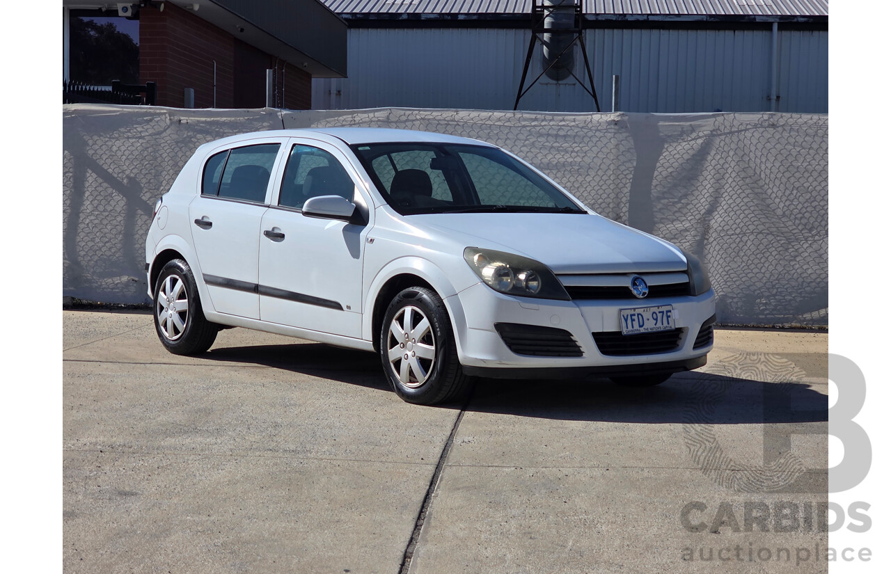 8/2005 Holden Astra CD AH 5d Hatchback White 1.8L