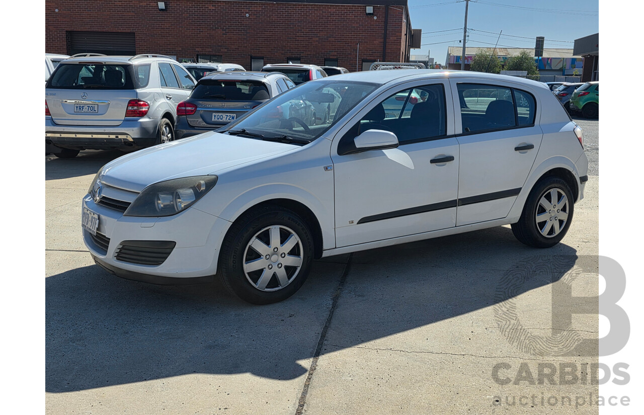 8/2005 Holden Astra CD AH 5d Hatchback White 1.8L