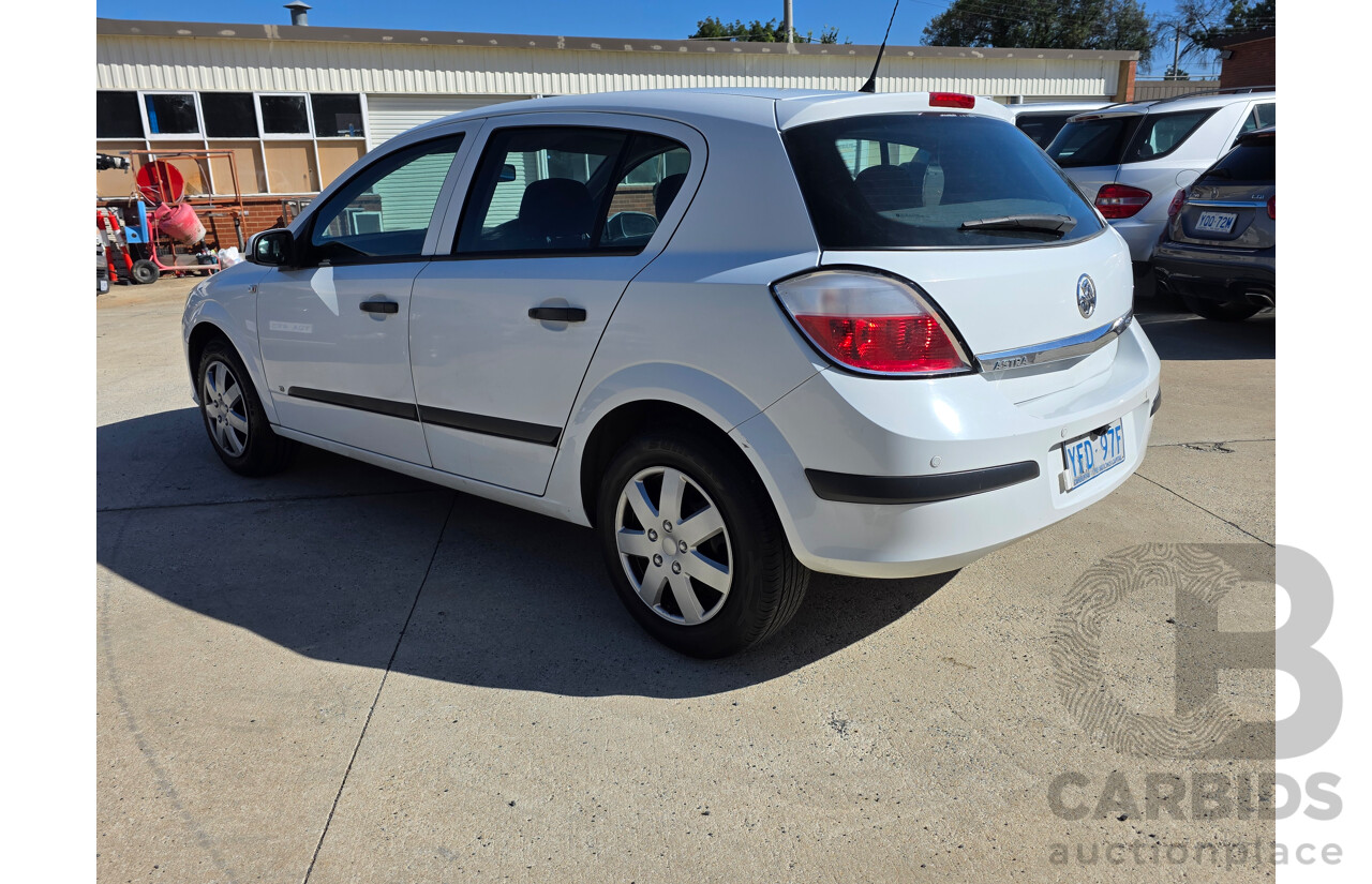 8/2005 Holden Astra CD AH 5d Hatchback White 1.8L