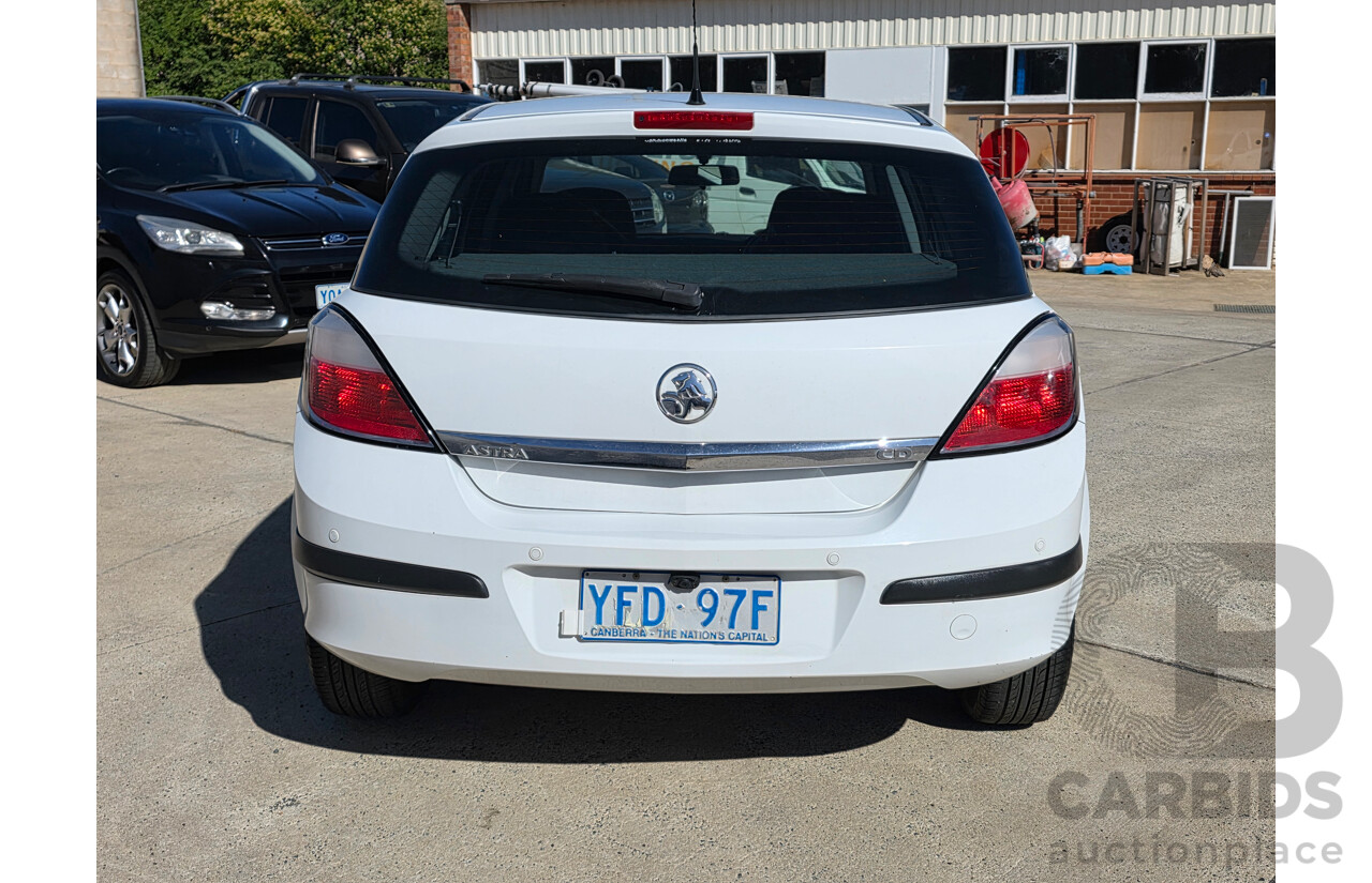 8/2005 Holden Astra CD AH 5d Hatchback White 1.8L
