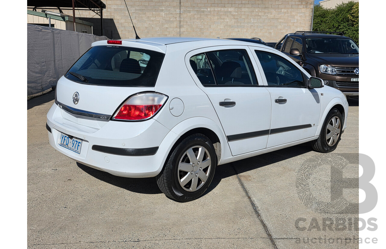 8/2005 Holden Astra CD AH 5d Hatchback White 1.8L