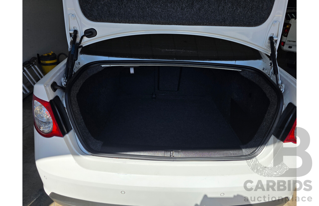 2/2010 Volkswagen Jetta 103 TDI 1KM MY09 4d Sedan White Turbo Diesel  2.0L
