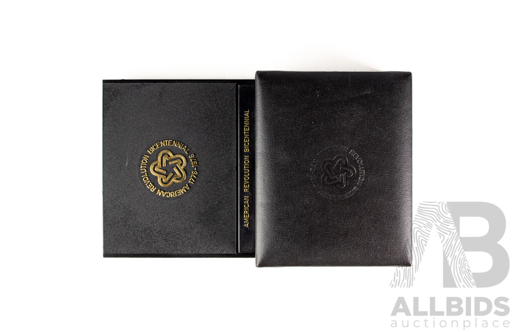 Two USA 1974 and 1976 Bicentennial Medals, American Revolution