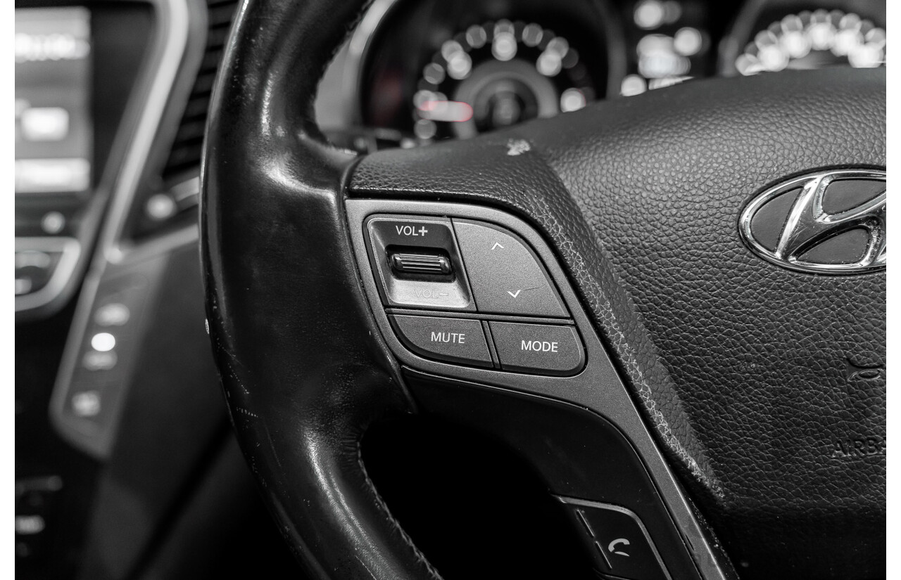 9/2013 Hyundai Santa Fe Highlander CRDi (4x4) DM 4d Wagon Titanium Silver Turbo Diesel 2.2L - 7 Seater