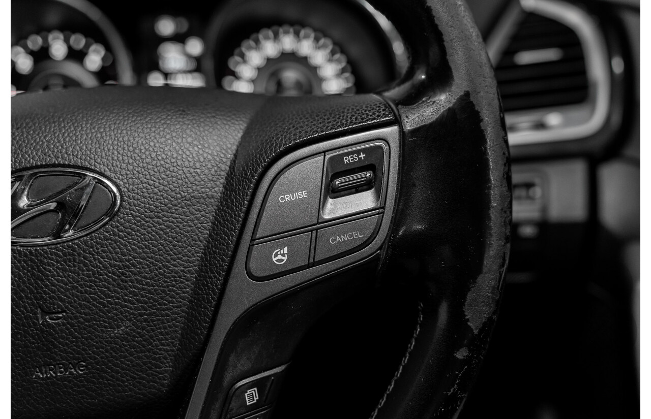 9/2013 Hyundai Santa Fe Highlander CRDi (4x4) DM 4d Wagon Titanium Silver Turbo Diesel 2.2L - 7 Seater