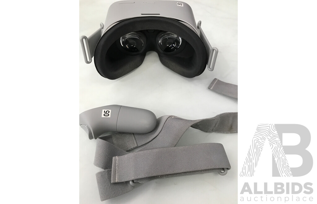 Oculus Go (MH-A32) All-in-One 32GB VR Headset W/ Controller