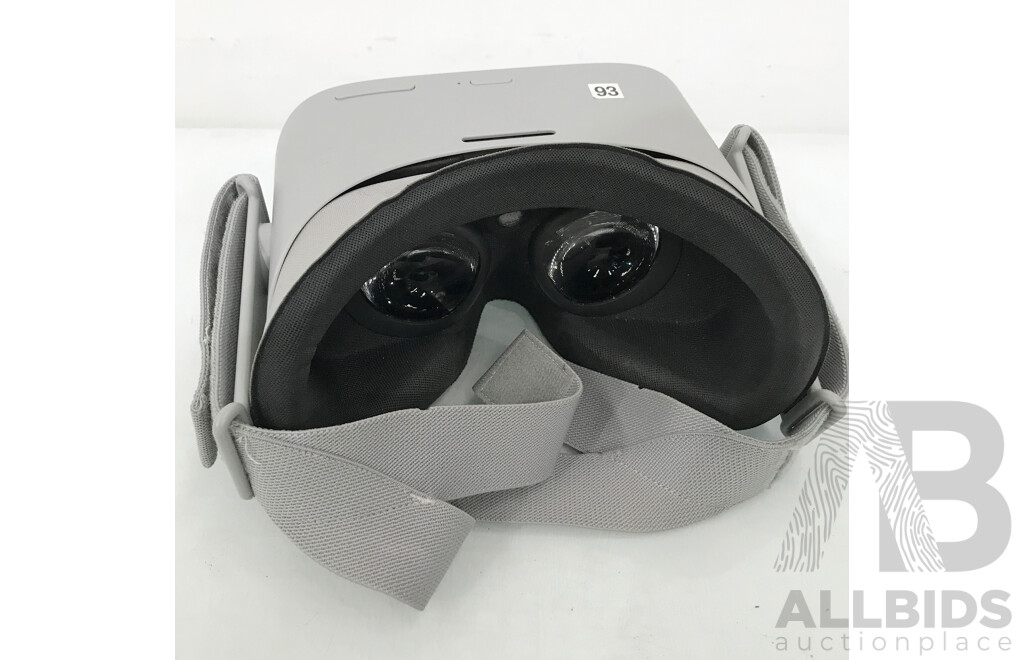 Oculus Go (MH-A32) All-in-One 32GB VR-Headset W/ Controller