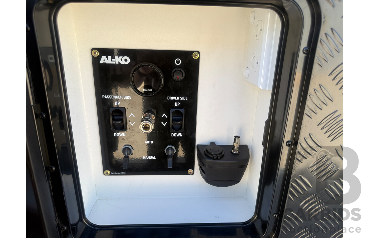 2024 MALIBU FAMILY MINI 2 BUNK 17FT SINGLE AXLE CARAVAN - WHITE/BLACK