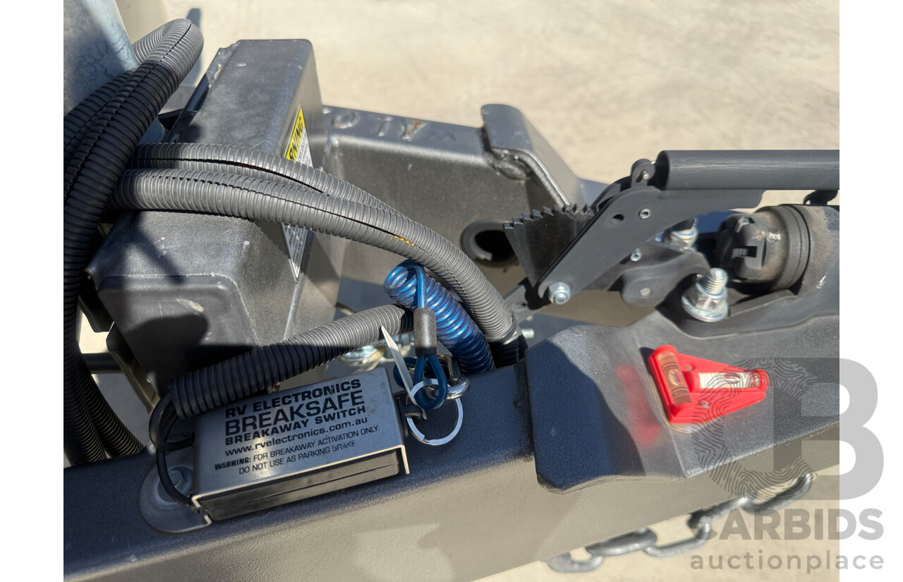 2024 MALIBU FAMILY MINI 2 BUNK 17FT SINGLE AXLE CARAVAN - WHITE/BLACK