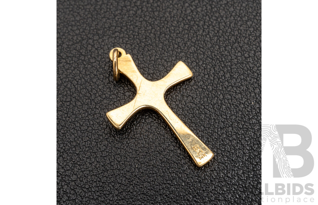 14ct Yellow Gold Latin Cross - 2.26gms