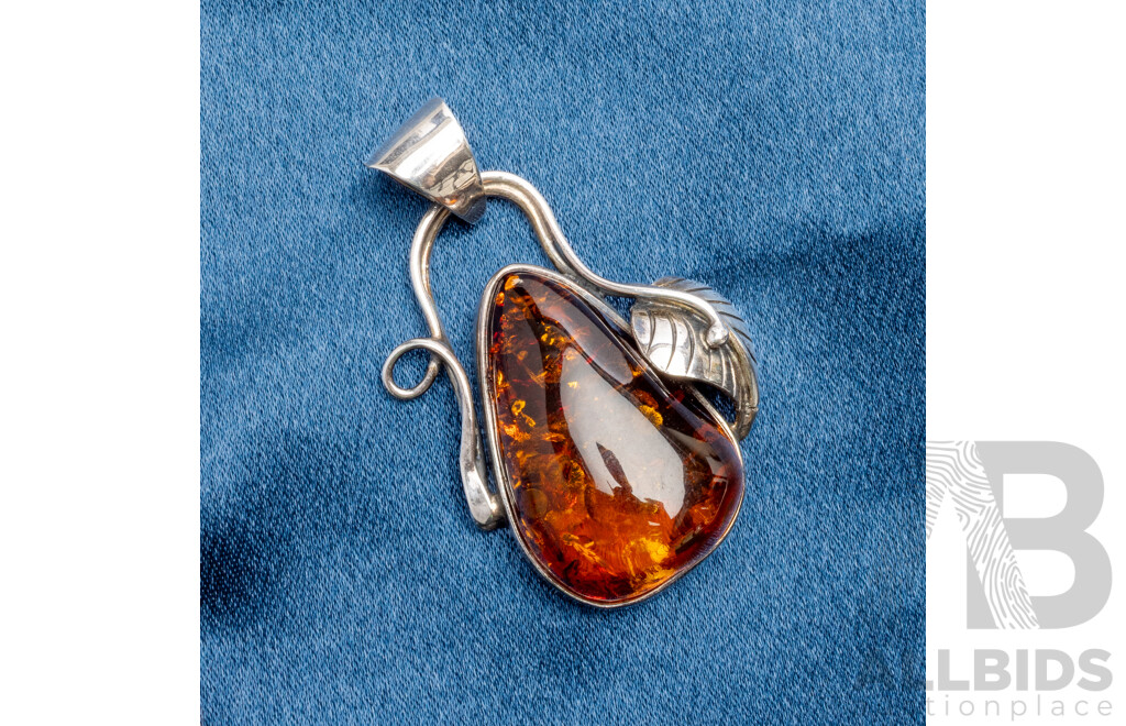 925 Sterling Silver with Synthetic Amber Pendant
