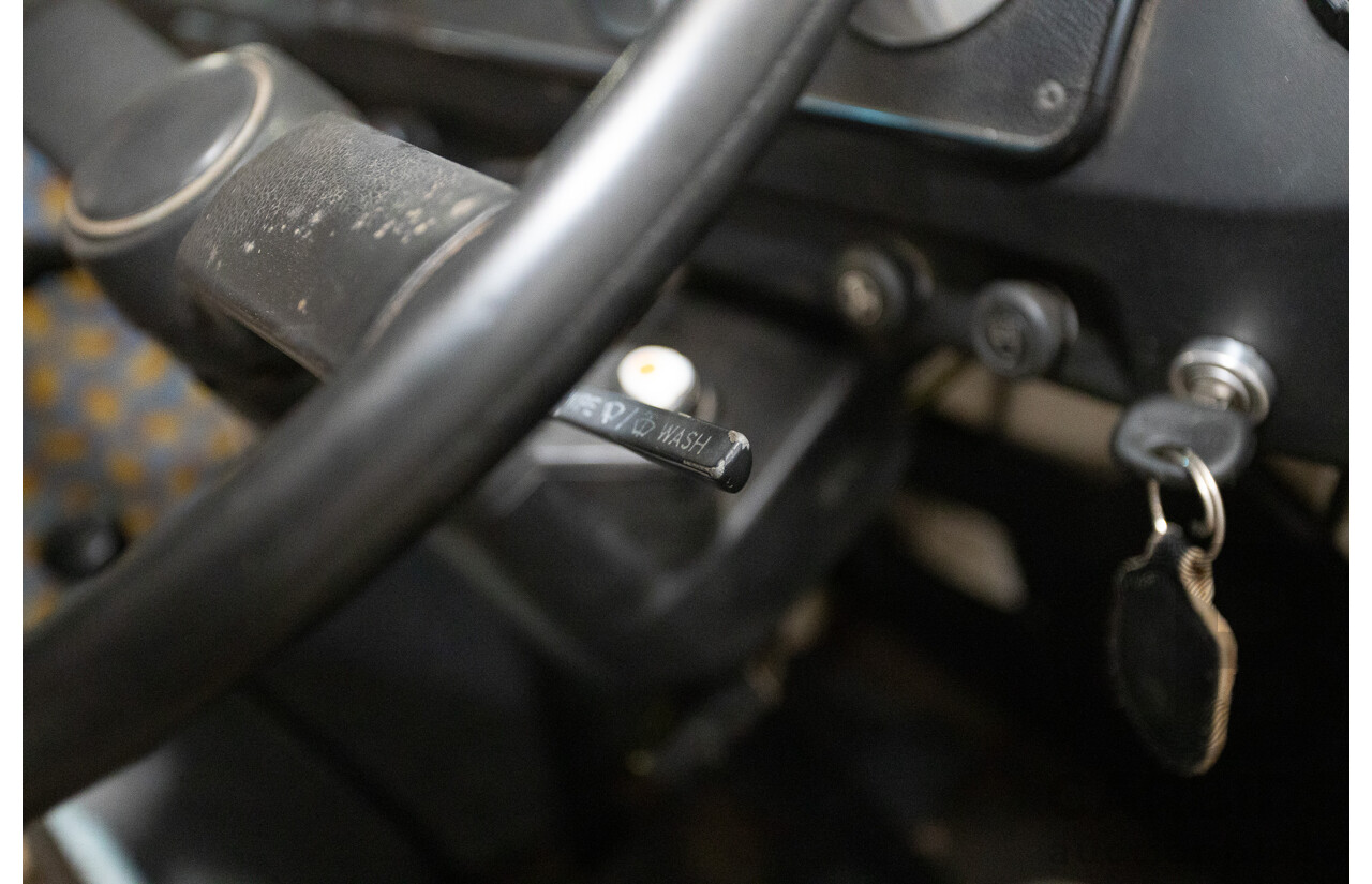 9/1975 Volkswagen Kombi Transporter Type 2 2d Crew Cab Utility White 1.8L