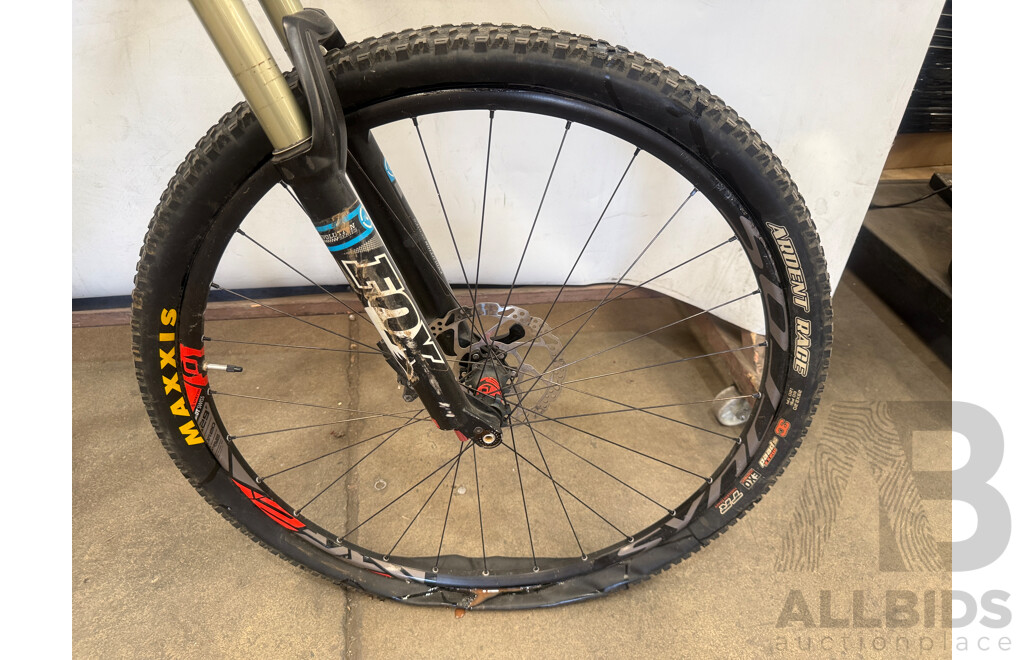 17 Inch Giant Trance Front & Rear Suspension Mountain Bike