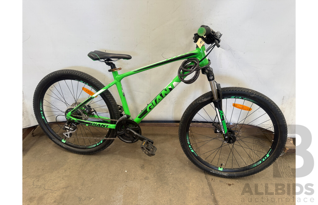 17 Inch Giant ATX Front Suspension Mountain Bike