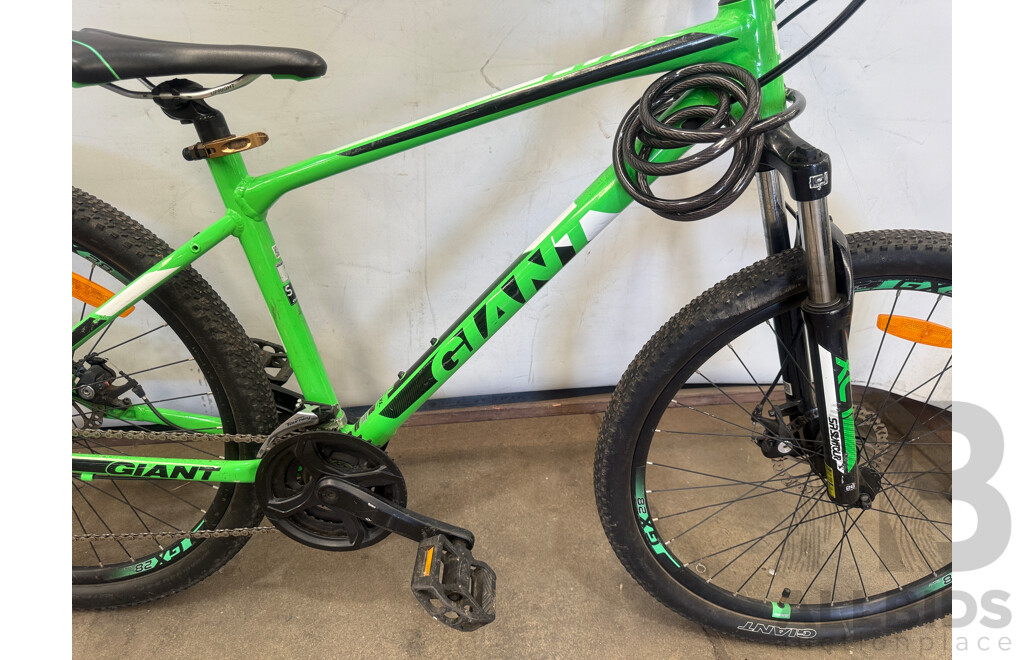 17 Inch Giant ATX Front Suspension Mountain Bike