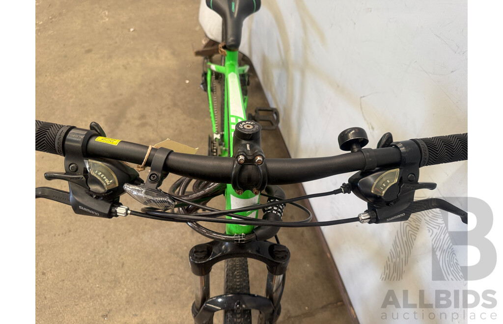 17 Inch Giant ATX Front Suspension Mountain Bike