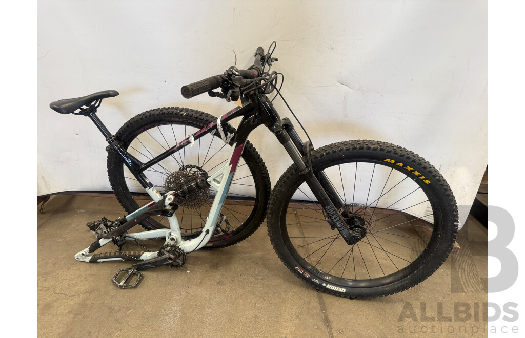 22 Inch Polygon Siskic Front & Rear Suspension Mountain Bike