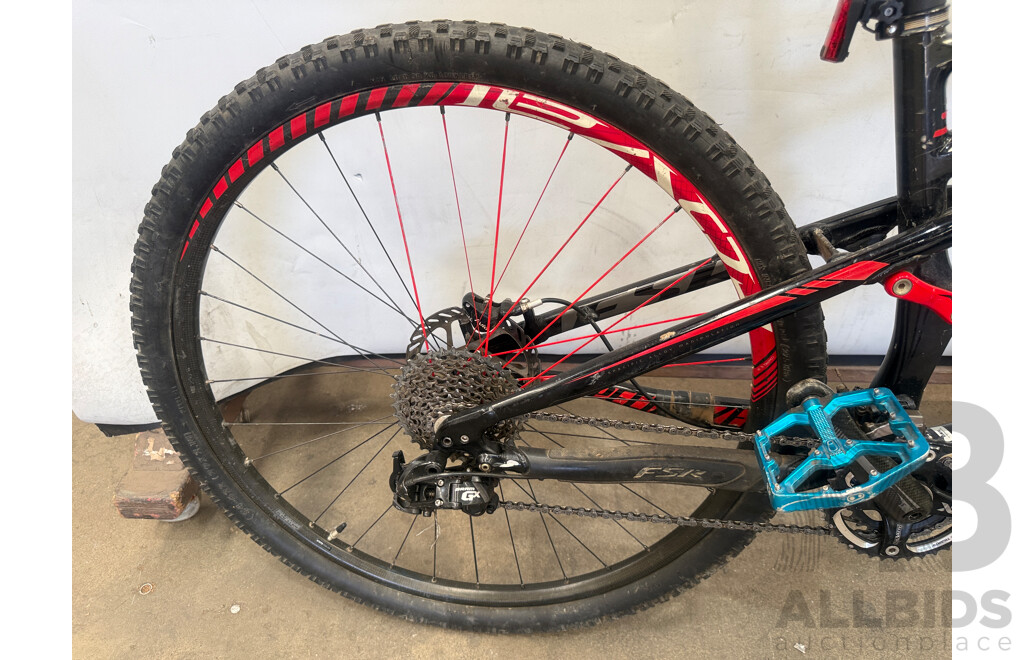 17 Inch Specialized S Front & Rear Suspension Mountain Bike