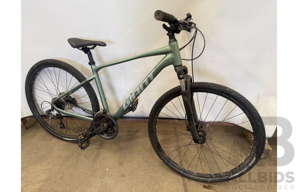 18 Inch Giant Roam Front Suspension Mountain Bike