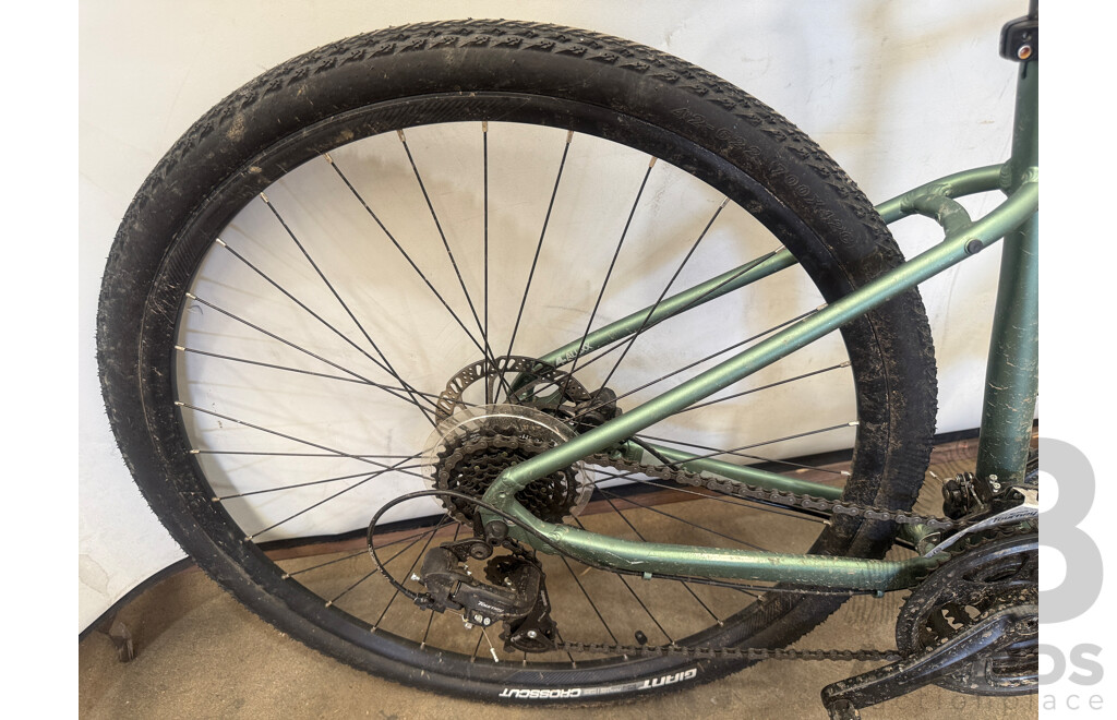 18 Inch Giant Roam Front Suspension Mountain Bike