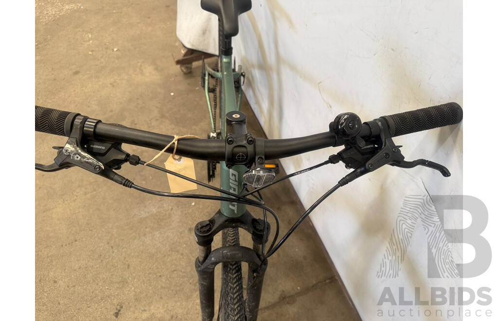 18 Inch Giant Roam Front Suspension Mountain Bike