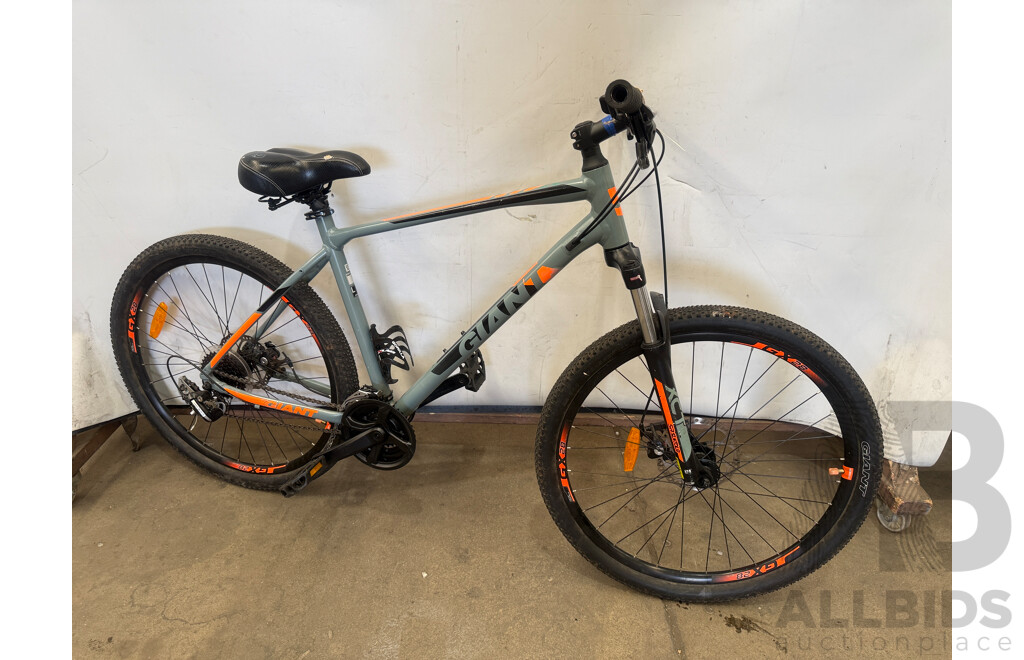 20 Inch Giant at Front Suspension Mountain Bike