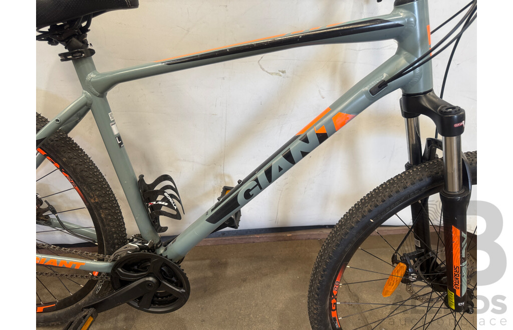20 Inch Giant at Front Suspension Mountain Bike