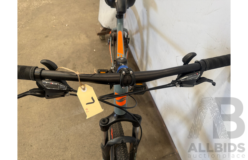 20 Inch Giant at Front Suspension Mountain Bike