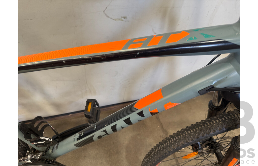 20 Inch Giant at Front Suspension Mountain Bike