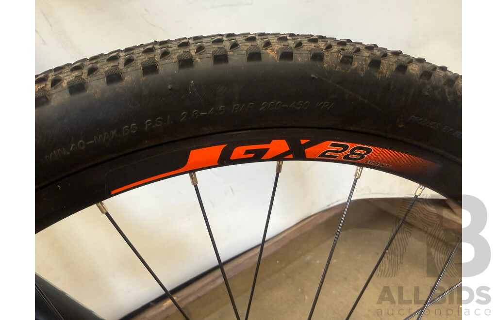 20 Inch Giant at Front Suspension Mountain Bike