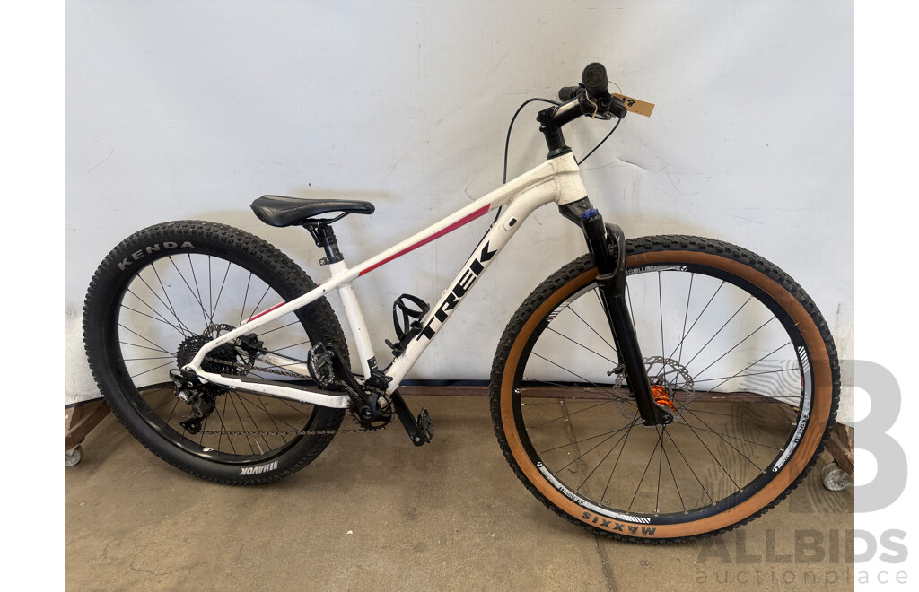 14.5 Inch Trek Roscoe 6 Front Suspension Mountain Bike