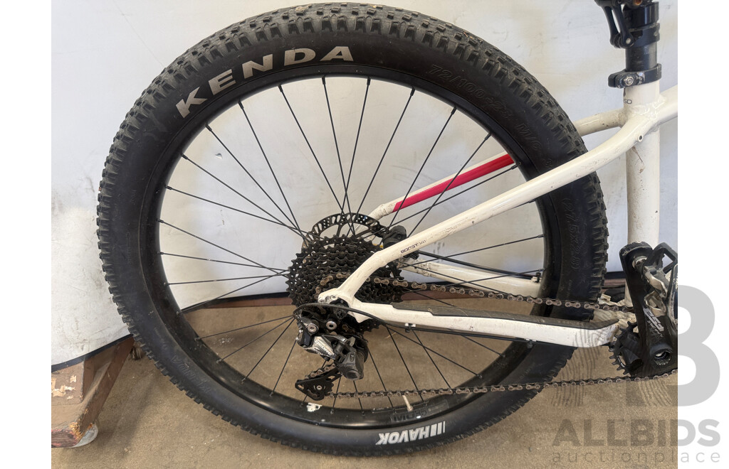 14.5 Inch Trek Roscoe 6 Front Suspension Mountain Bike