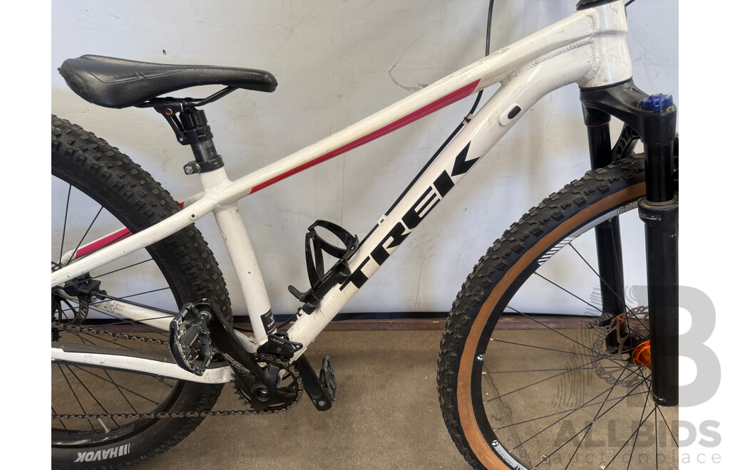 14.5 Inch Trek Roscoe 6 Front Suspension Mountain Bike