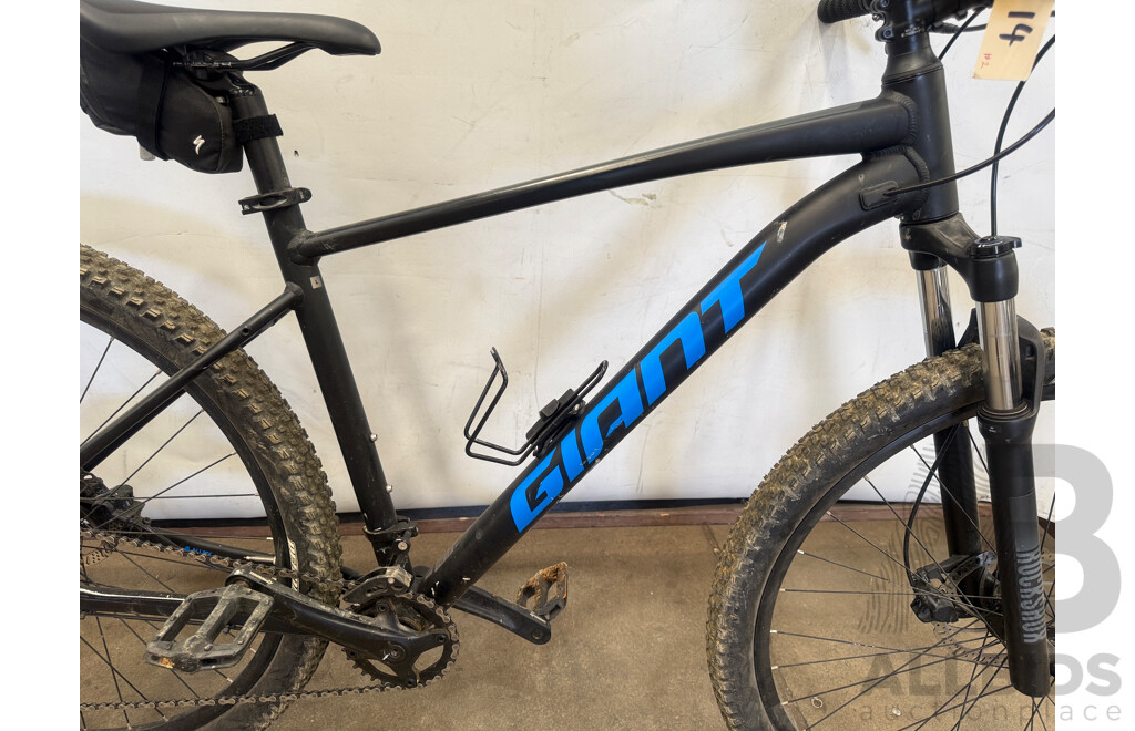 19 Inch Giant Talon Front Suspension Mountain Bike