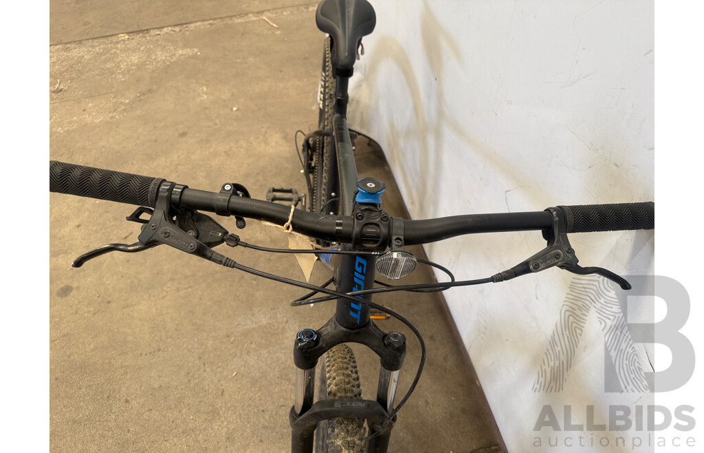 19 Inch Giant Talon Front Suspension Mountain Bike