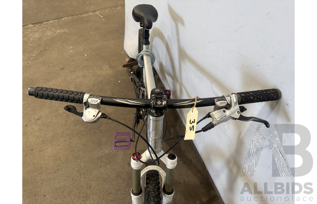 20 Inch Giant Anthem Front & Rear Suspension Mountain Bike