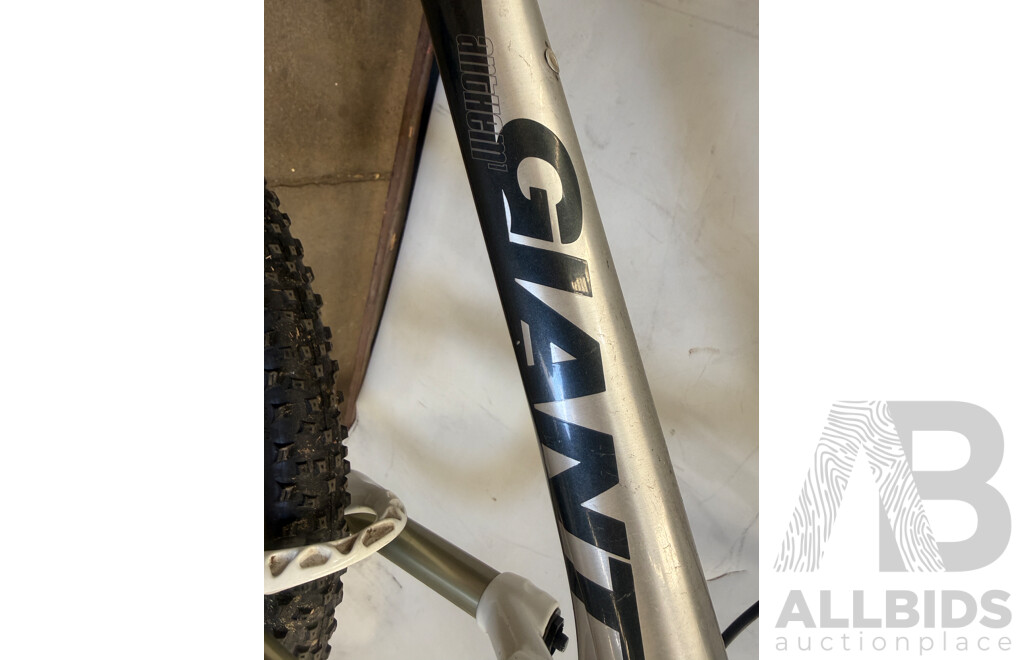 20 Inch Giant Anthem Front & Rear Suspension Mountain Bike