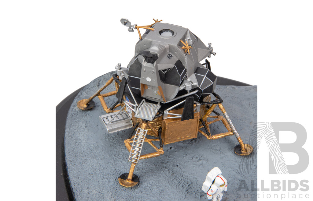 NASA 1972 Apollo 17 Moon Landing Diorama - 1:72 Scale