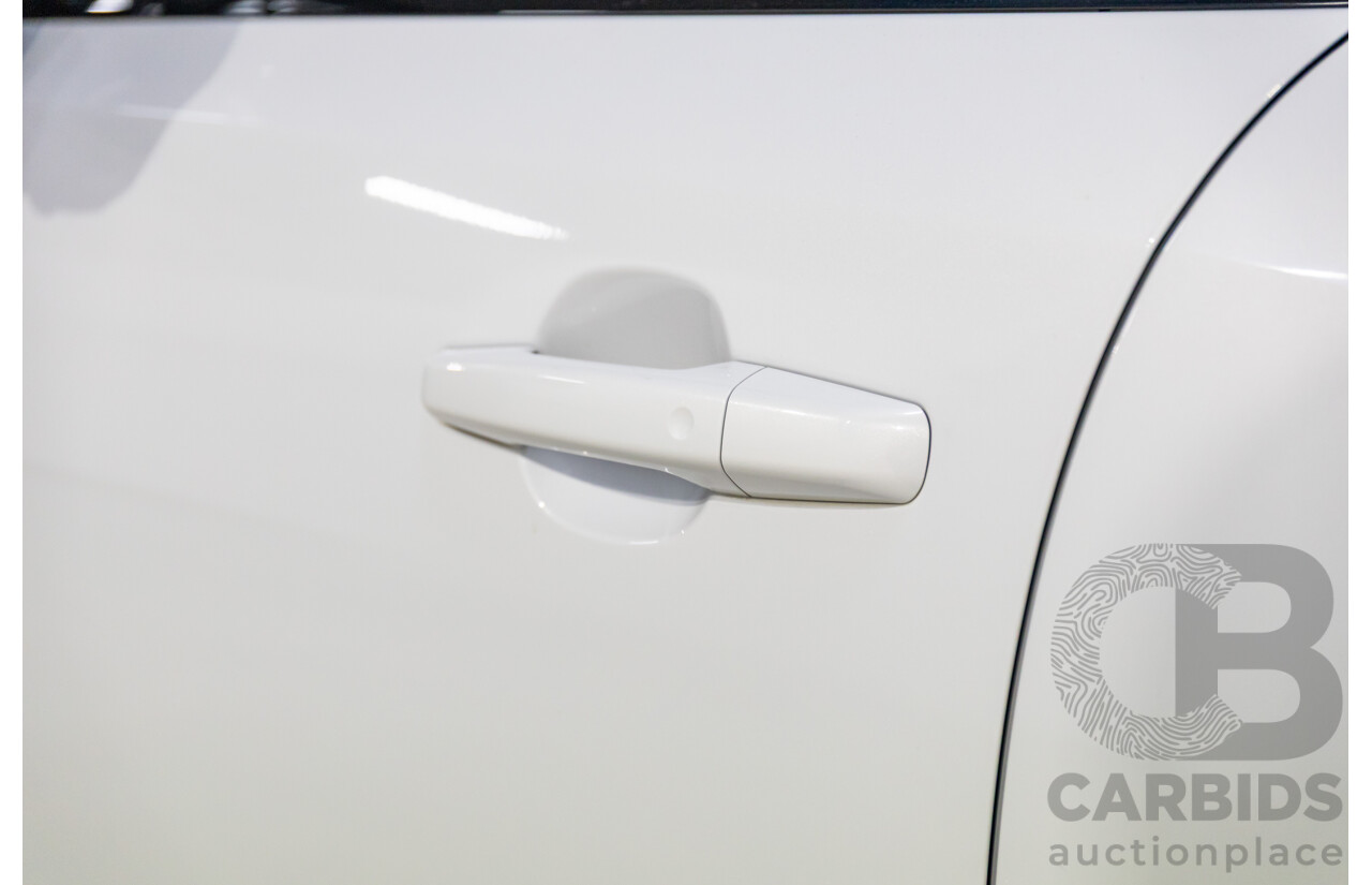 03/2020 Jaguar F-Pace 25d Chequered Flag (AWD 177kW) X761 MY20 4d Wagon Yulong White Metallic Turbo Diesel 2.0L