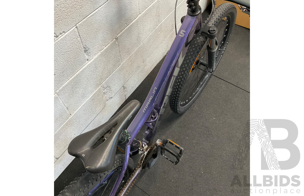 TREK Marlin 5 Mountain Bike