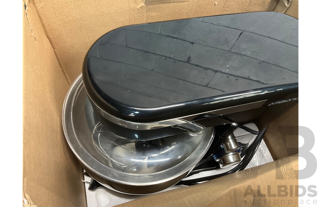 DAVIS&WADDELL Meat Mincer, AMBIANO Stand Mixer, KOGAN Dehumidifier, the Healthy Dessert Maker and Reusable Ice Cream Containers - Lot of 5