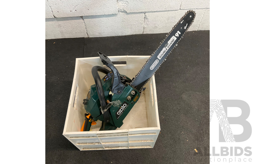 Ozito PCS-406 Petrol Chainsaw
