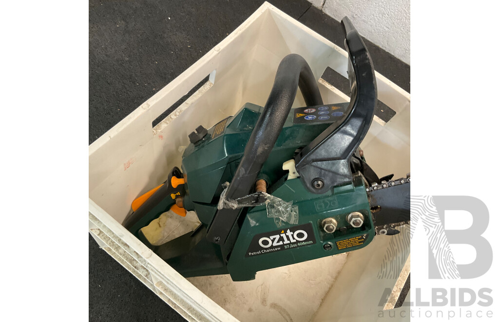 Ozito PCS-406 Petrol Chainsaw