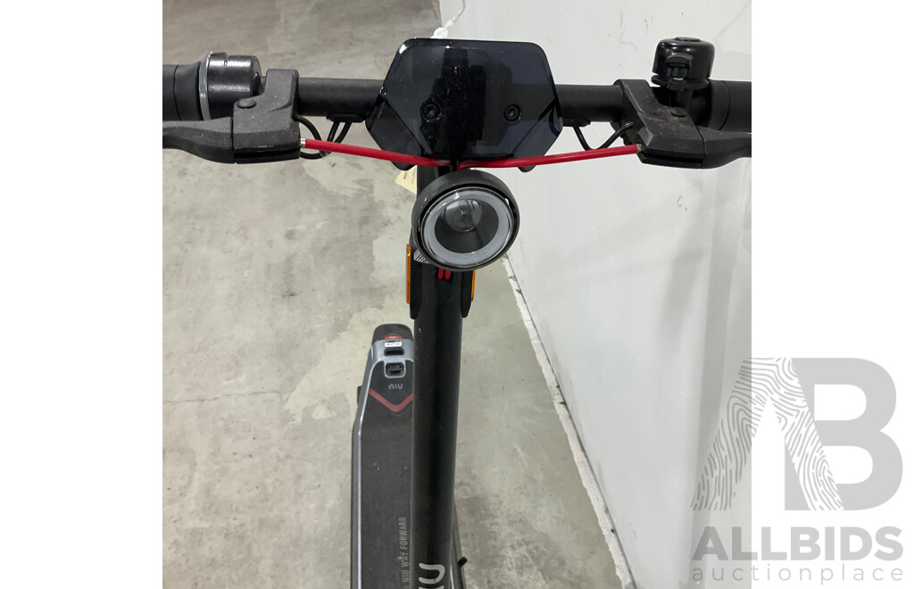 NIU Kick Scooter KQi3 MAX